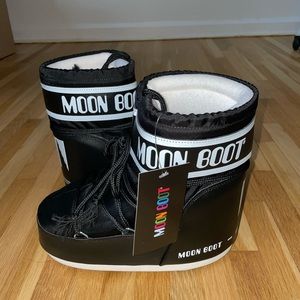 NWT Moon Boots Icon Low 2